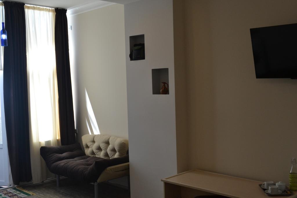 Family Apartment In Avlabari Tbilisi Exterior photo