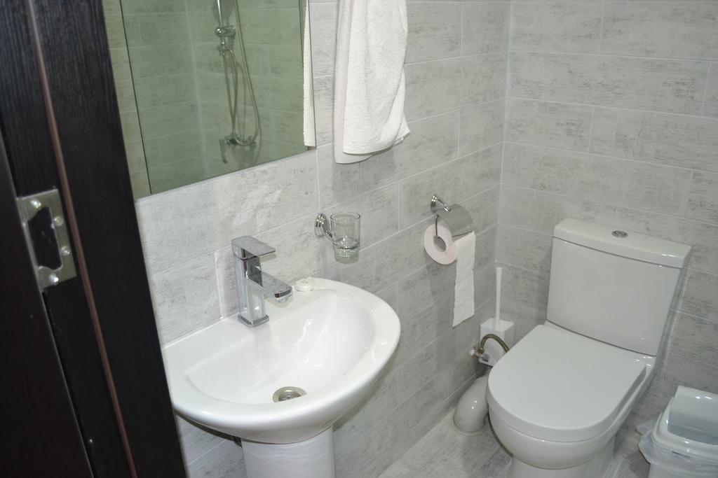 Family Apartment In Avlabari Tbilisi Exterior photo