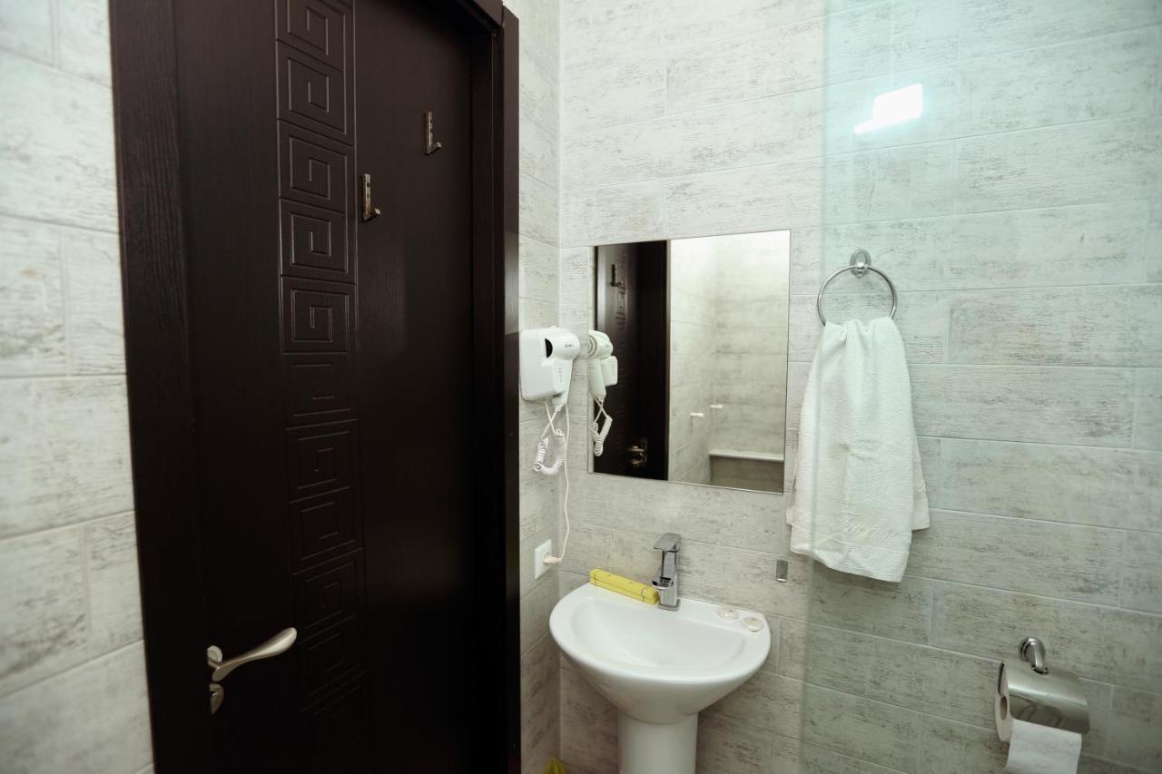 Family Apartment In Avlabari Tbilisi Exterior photo